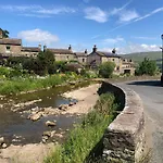 Rose Cottage. Family On The River * Hawes