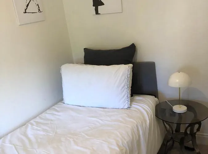 Rose Cottage. Family On The River Hawes