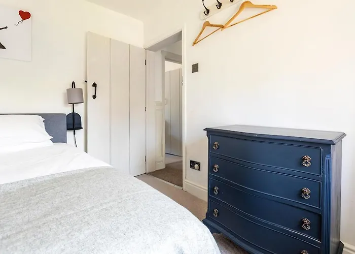 Rose Cottage. Family On The River * 호스