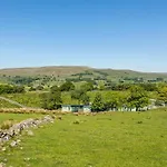 Rose Cottage. Family On The River *